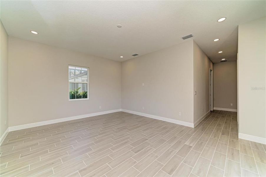 Spacious, unfurnished interior of a new home in Waterset, Apollo Beach (Image 27).