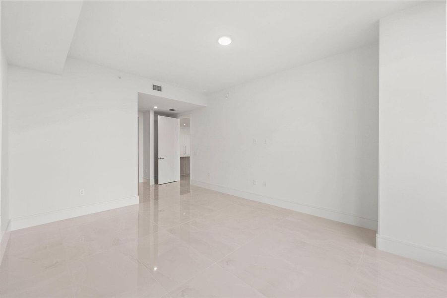 220 Lake Shore Drive - 16.jpg-SMALL 220 Lake Shore Drive - 16.jpg-SMALL