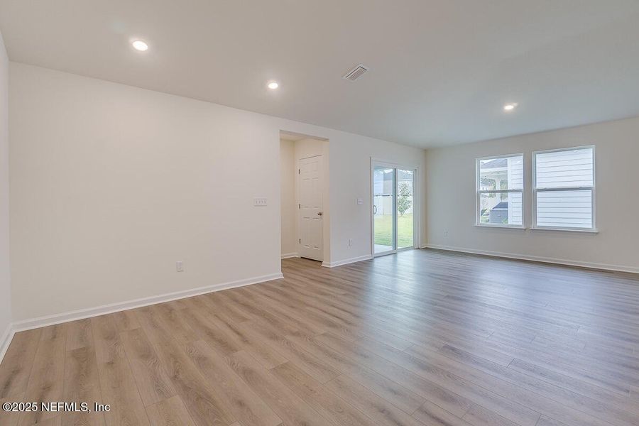 Spacious, unfurnished interior of a new home in Stonecrest, St. Johns (Image 18).