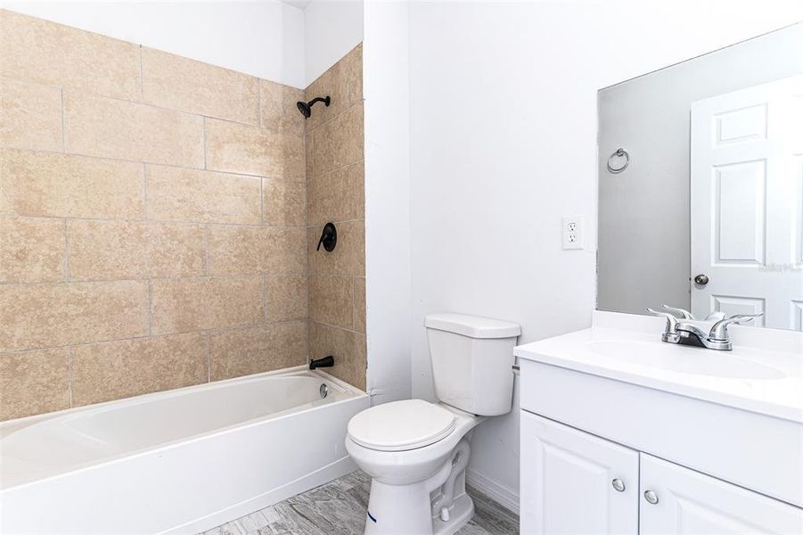 Furnished interior view inside a new home in , Lake Placid (Image 4).