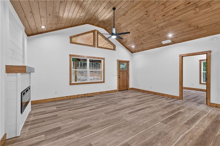 Spacious, unfurnished interior of a new home in , Ellijay (Image 35).