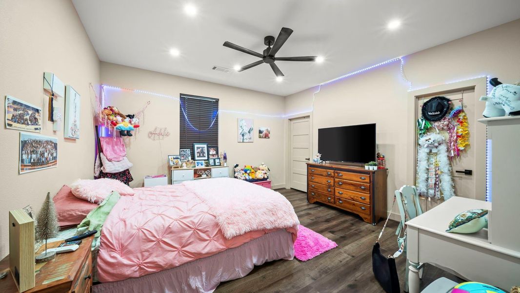 Furnished interior view inside a new home in , Waller (Image 27). Furnished interior view inside a new home in , Waller (Image 27).