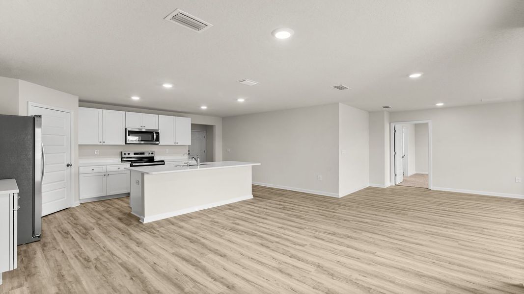 Furnished interior view inside a new home in Park Place, Panama City (Image 12).