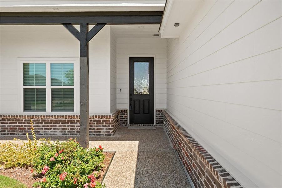 Exterior details and patio area of a home in , Waco (Image 3).