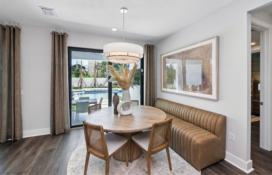 Use as a Café or Breakfast Nook