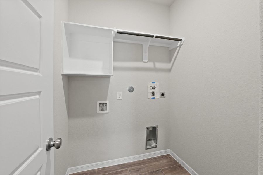 Spacious, unfurnished interior of a new home in Bammel Oaks, Houston (Image 7). Spacious, unfurnished interior of a new home in Bammel Oaks, Houston (Image 7).