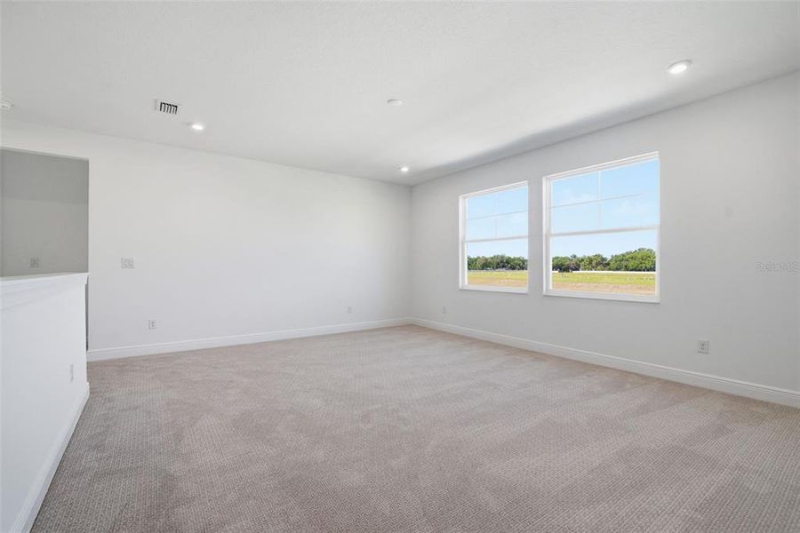 Spacious, unfurnished interior of a new home in Fieldstone, Plant City (Image 48).