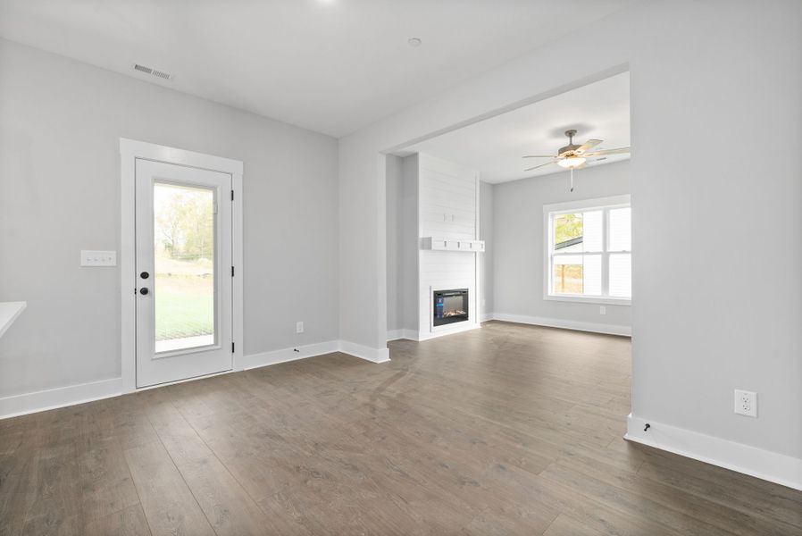 Spacious, unfurnished interior of a new home in New Hope Estates, Clarksville (Image 12).