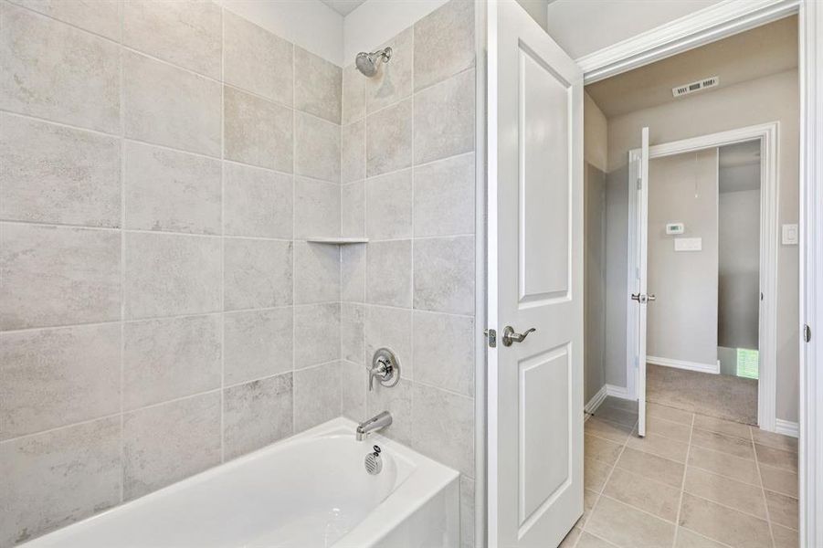 Photo is not of the actual home, but is an inspirational photo of builder’s model home and may depict options, furnishings, and/or decorator features that are not included. Photo is not of the actual home, but is an inspirational photo of builder’s model home and may depict options, furnishings, and/or decorator features that are not included.