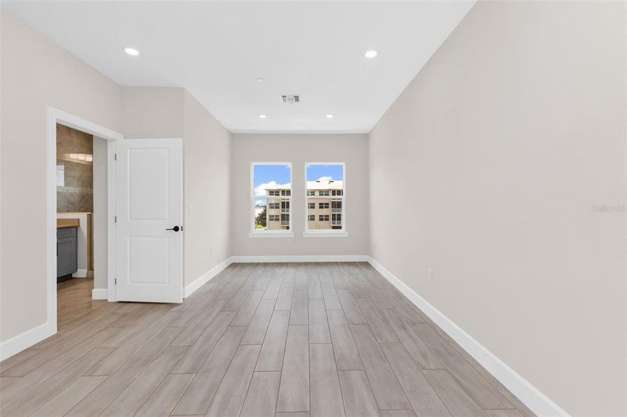 Spacious, unfurnished interior of a new home in Seahaven, Punta Gorda (Image 41).