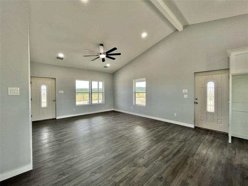 Spacious, unfurnished interior of a new home in , Mineral Wells (Image 9).