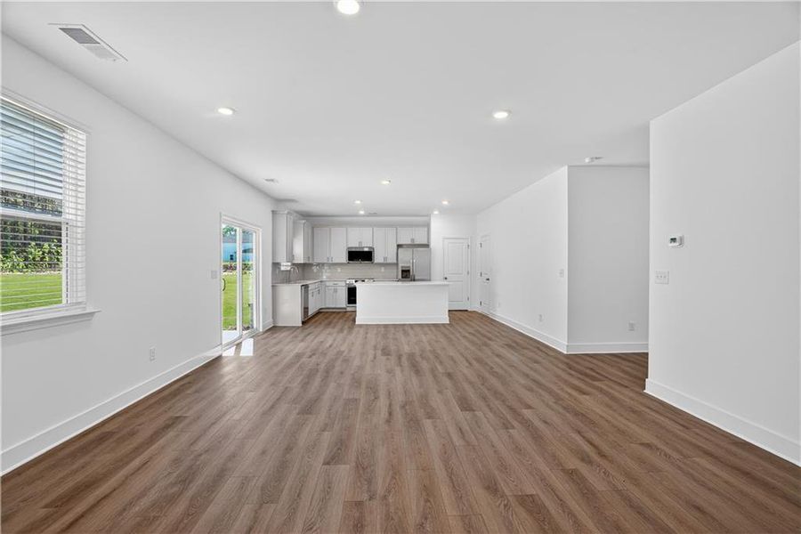 Spacious, unfurnished interior of a new home in Shadow Creek, Jackson (Image 15).