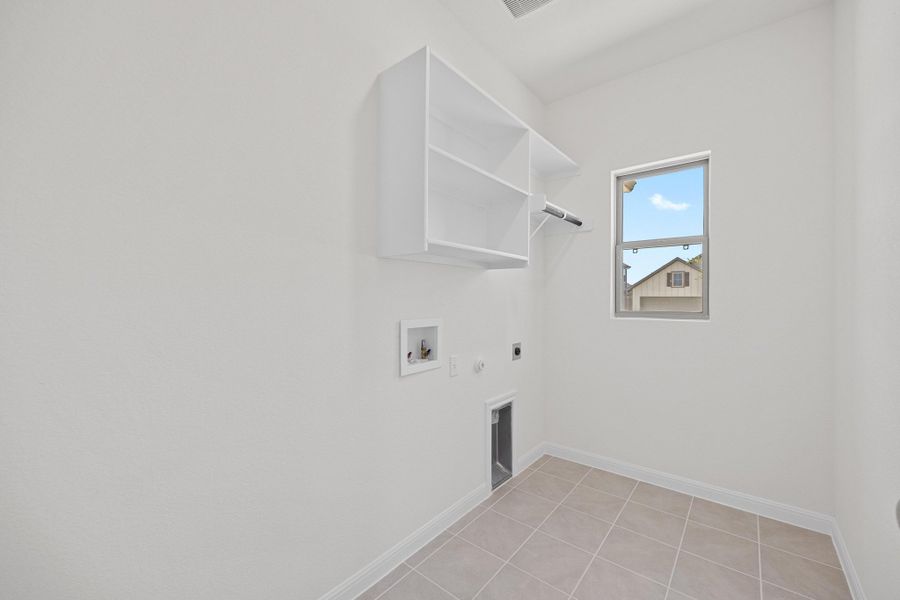 Spacious, unfurnished interior of a new home in Trinity Ranch, Elgin (Image 26).