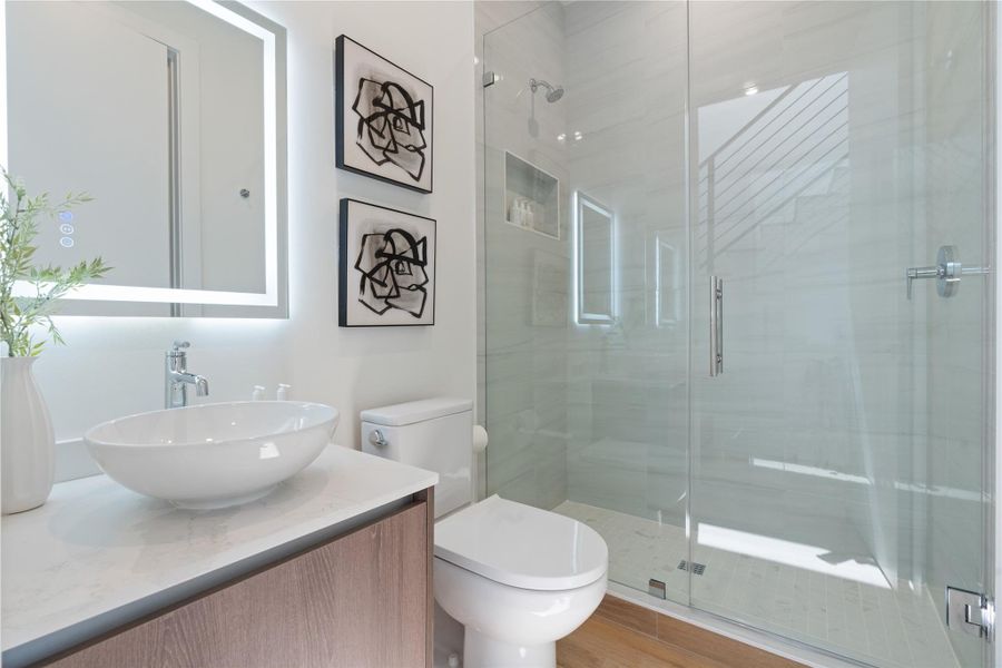 DISCLAIMER: All renderings, site plans, simulated
views, floor plans, graphic images, drawings and all
other information depicted are illustrative, and are
provided to assist in visualizing the units and the
Project and may not be accurately depicted and
may be changed at any time. DISCLAIMER: All renderings, site plans, simulated
views, floor plans, graphic images, drawings and all
other information depicted are illustrative, and are
provided to assist in visualizing the units and the
Project and may not be accurately depicted and
may be changed at any time.