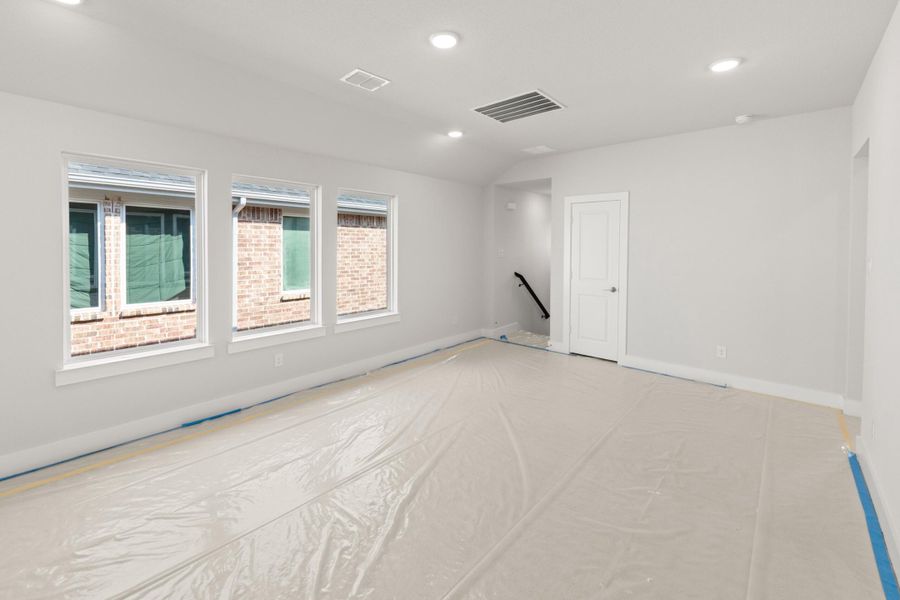 Spacious, unfurnished interior of a new home in Garden Collection at Union Park, Little Elm (Image 20).