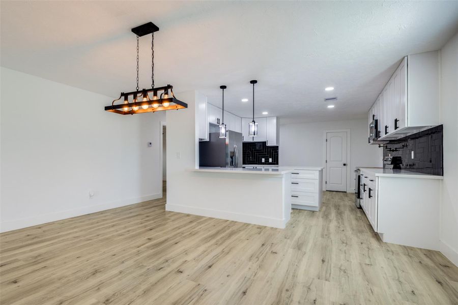 Spacious, unfurnished interior of a new home in , Cleveland (Image 16).
