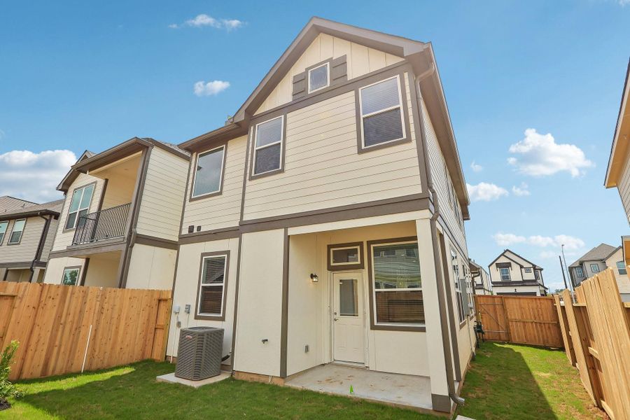 Exterior details and patio area of a home in Sienna 45', Missouri City (Image 3).