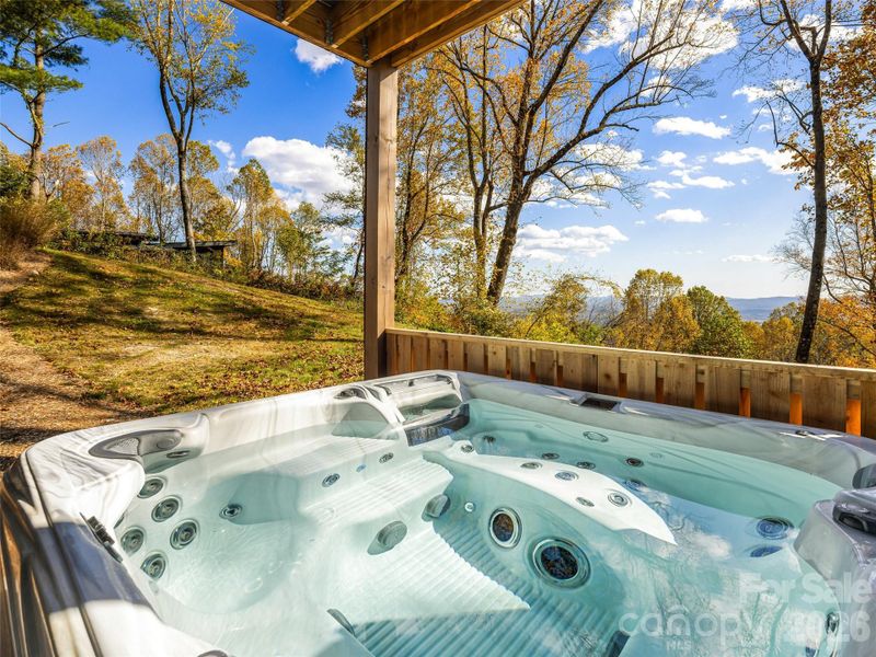 Bask in the views while enjoying the hot water and jets! Bask in the views while enjoying the hot water and jets!