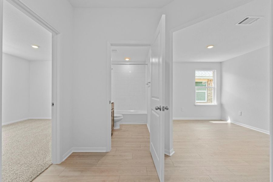 Spacious, unfurnished interior of a new home in Bar W Ranch, Leander (Image 25). Spacious, unfurnished interior of a new home in Bar W Ranch, Leander (Image 25).