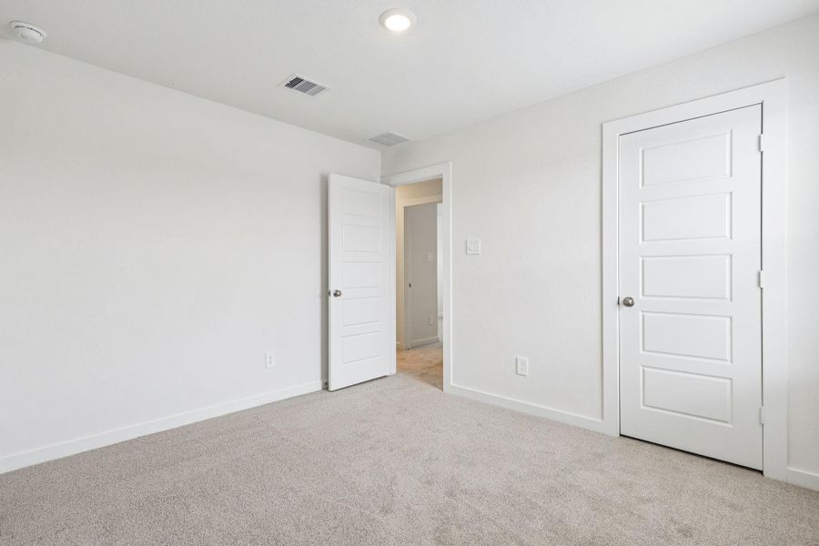 Spacious, unfurnished interior of a new home in Southwinds, Baytown (Image 35).