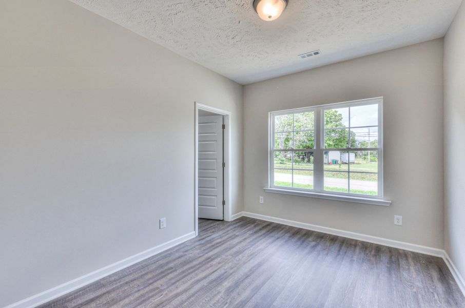 Spacious, unfurnished interior of a new home in Legacy Preserve, Decherd (Image 9).