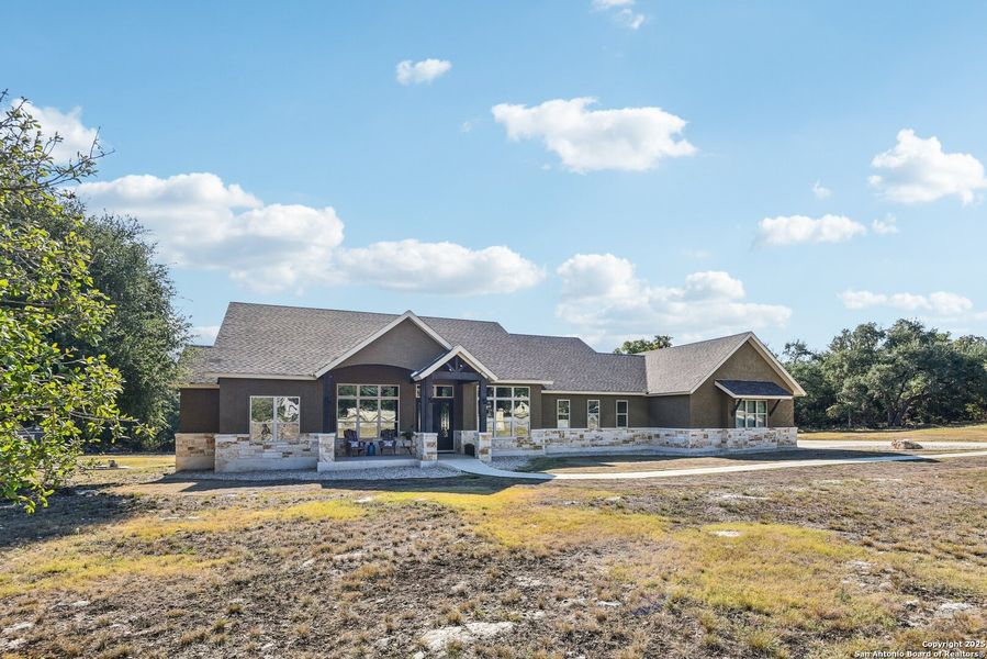 Community amenities in , Spring Branch (Image 35).