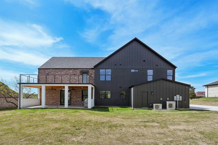 Exterior details and patio area of a home in , Cedar Hill (Image 3).