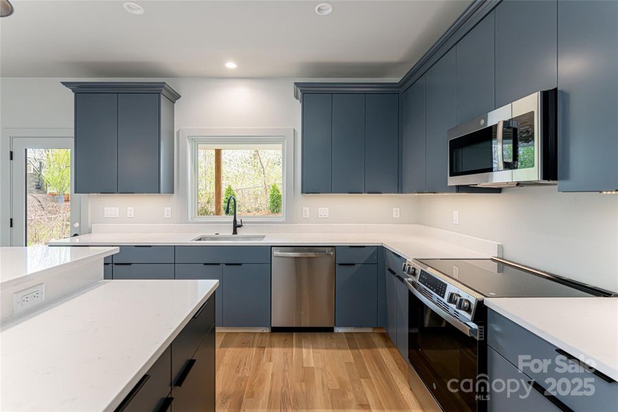 Photo of Similar Construction Photo of Similar Construction