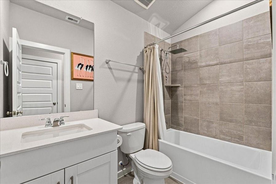 Furnished interior view inside a new home in , Texas City (Image 31). Furnished interior view inside a new home in , Texas City (Image 31).