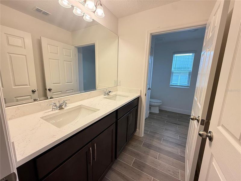Furnished interior view inside a new home in Ridgeview, Clermont (Image 4).
