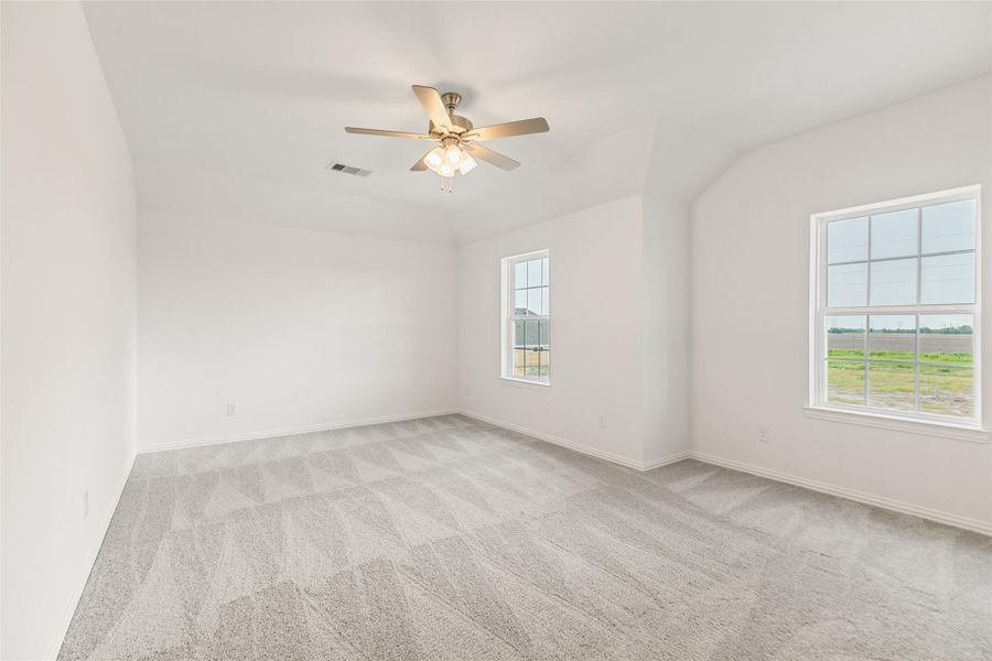 Spacious, unfurnished interior of a new home in Creekhaven, Iowa Colony (Image 36). Spacious, unfurnished interior of a new home in Creekhaven, Iowa Colony (Image 36).