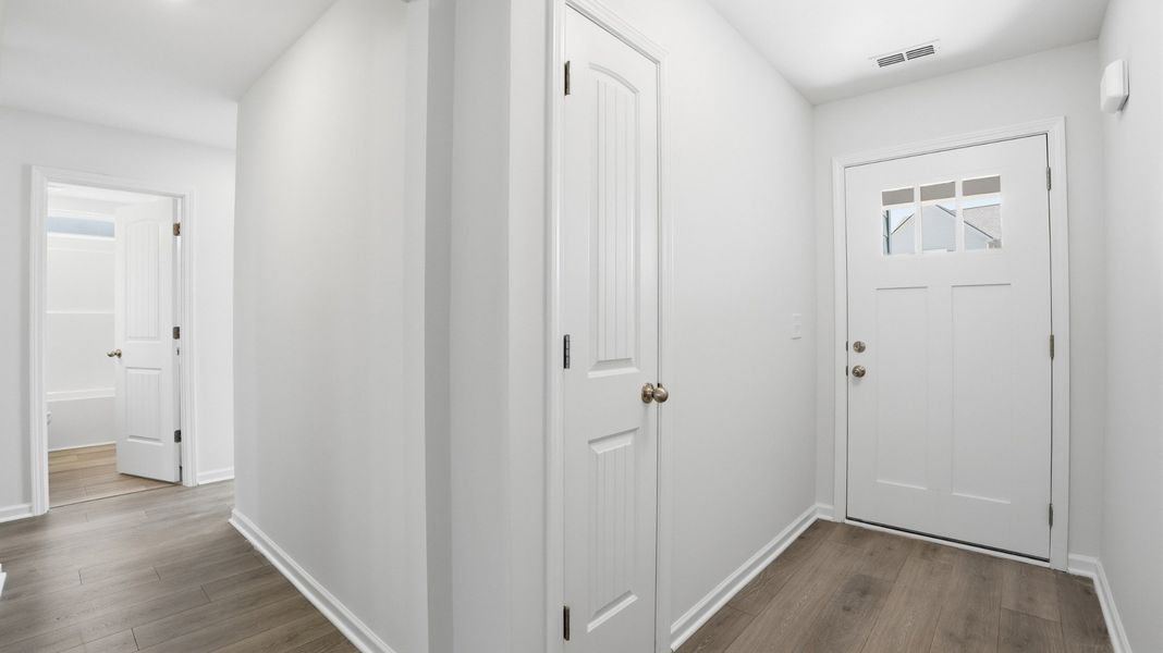 Spacious, unfurnished interior of a new home in Stillwater, Tullahoma (Image 10).