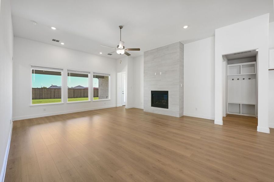 Spacious, unfurnished interior of a new home in South Oak 60s, Lakewood Village (Image 14). Spacious, unfurnished interior of a new home in South Oak 60s, Lakewood Village (Image 14).