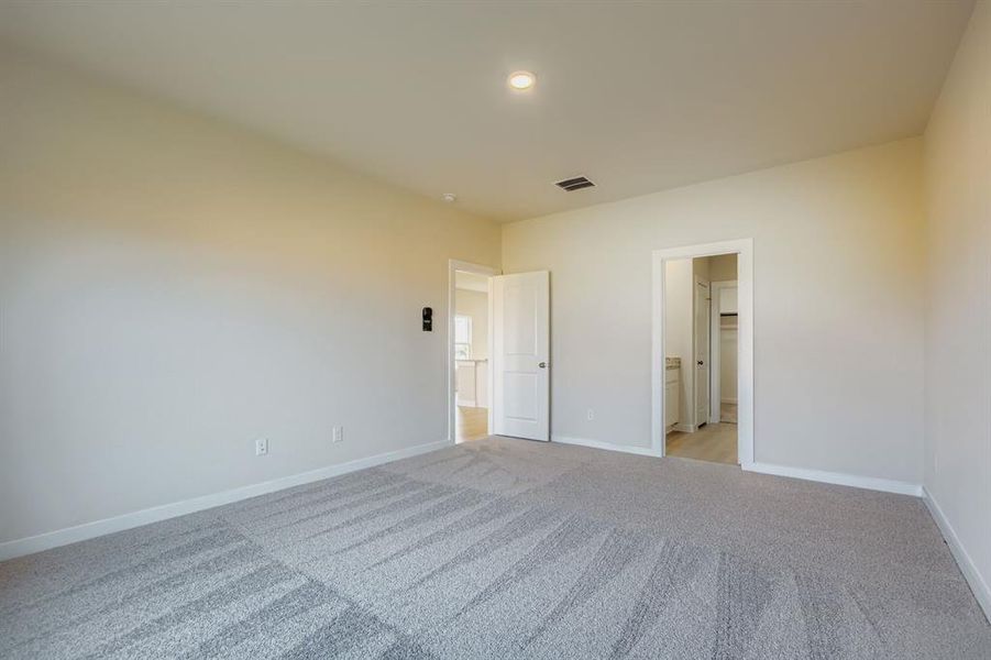 Spacious, unfurnished interior of a new home in Sperling Farms, Ferris (Image 26).