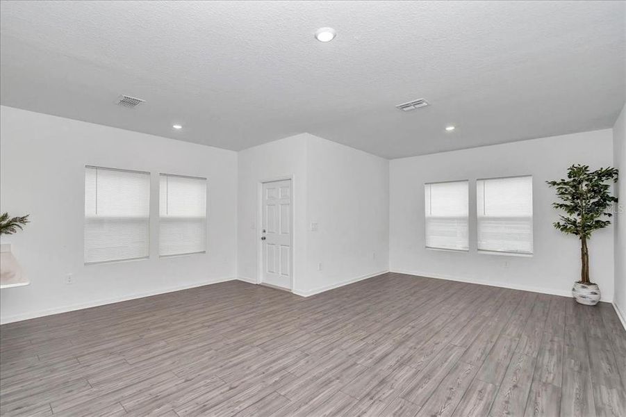 Spacious, unfurnished interior of a new home in , Ocala (Image 32).