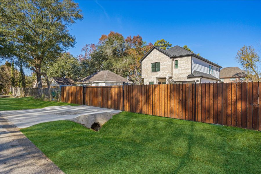 Exterior details and patio area of a home in , Houston (Image 27).