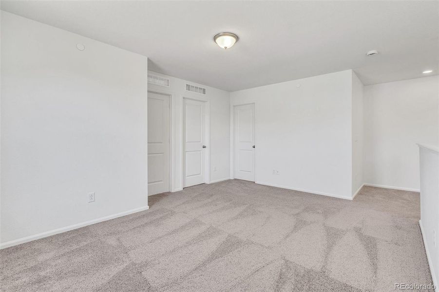 Spacious, unfurnished interior of a new home in Turnberry, Commerce City (Image 35).