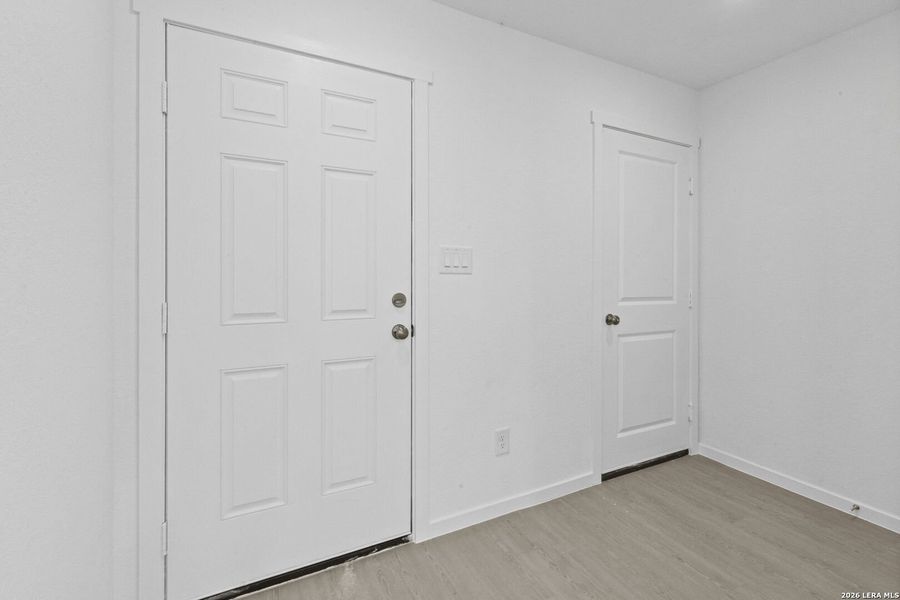 Spacious, unfurnished interior of a new home in Spring Grove, St. Hedwig (Image 22).