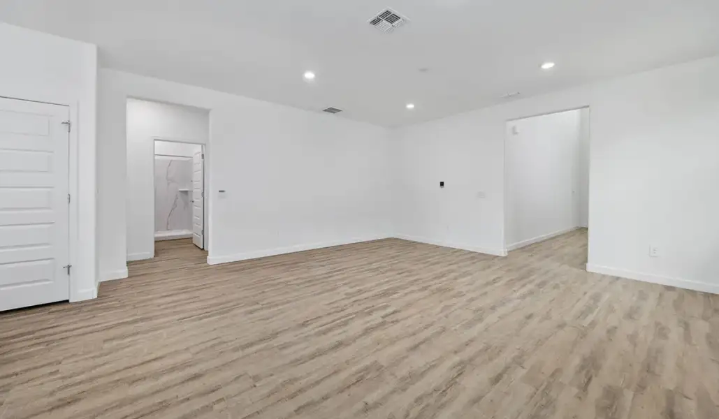 Spacious, unfurnished interior of a new home in Redford Estates, Tucson (Image 12).