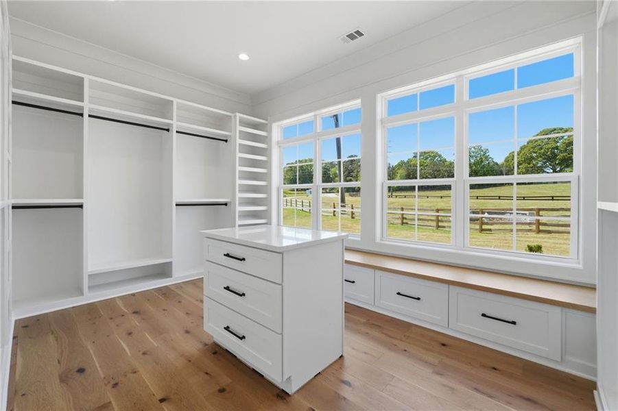 Image 90 of a home in .