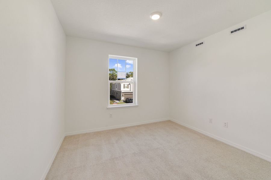 Spacious, unfurnished interior of a new home in Towns at Greenleaf, Oviedo (Image 28).