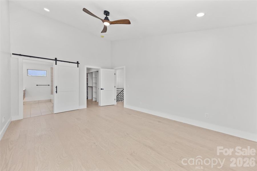 Spacious, unfurnished interior of a new home in , Asheville (Image 26).