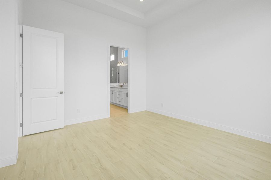 Spacious, unfurnished interior of a new home in Rivella, Port St. Lucie (Image 7).