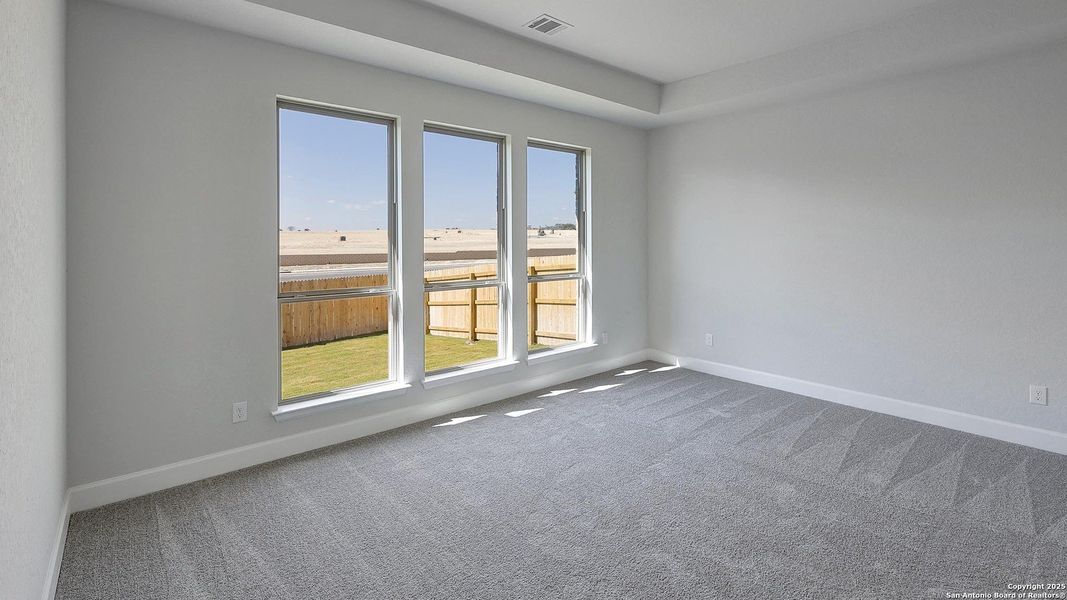 Spacious, unfurnished interior of a new home in Ladera 50', San Antonio (Image 18).