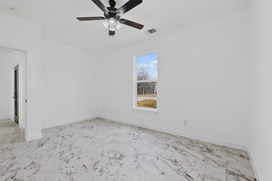 Empty room with a ceiling fan