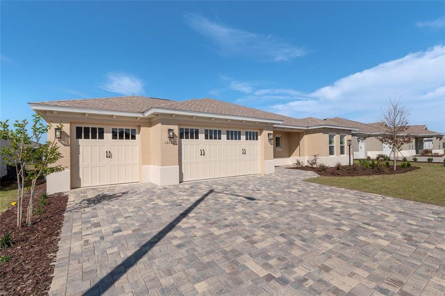 Exterior details and patio area of a home in , Ocala (Image 3).