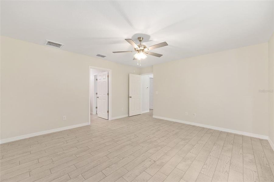 Spacious, unfurnished interior of a new home in , Ocala (Image 31).