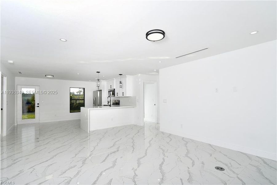 Spacious, unfurnished interior of a new home in , Lehigh Acres (Image 24).