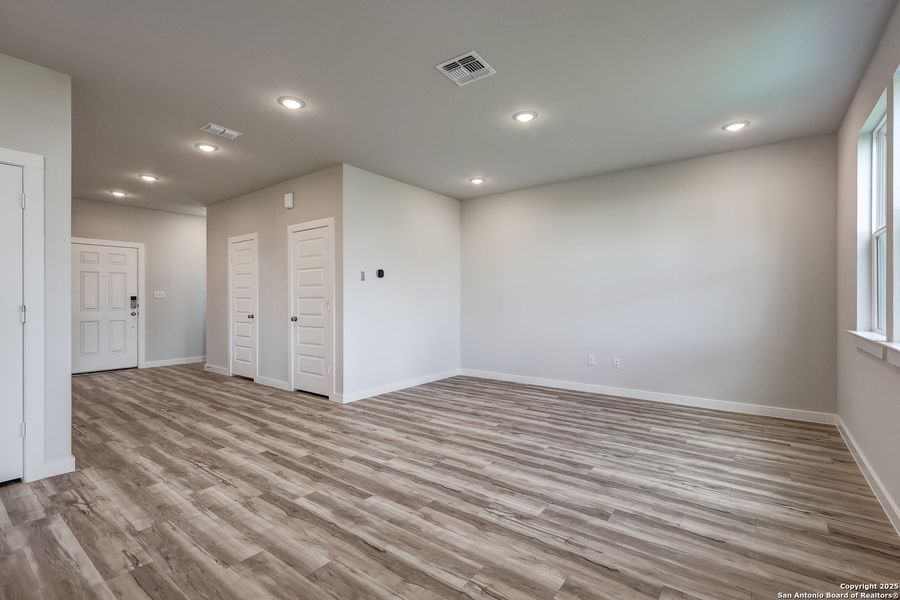 Spacious, unfurnished interior of a new home in Hiddenbrooke, Seguin (Image 28). Spacious, unfurnished interior of a new home in Hiddenbrooke, Seguin (Image 28).