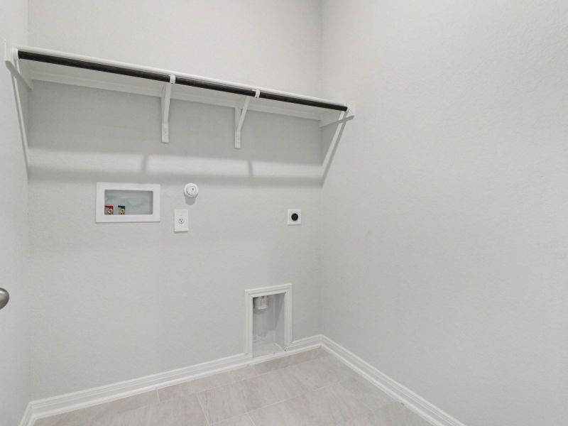 Spacious, unfurnished interior of a new home in Comanche Ridge, San Antonio (Image 17).